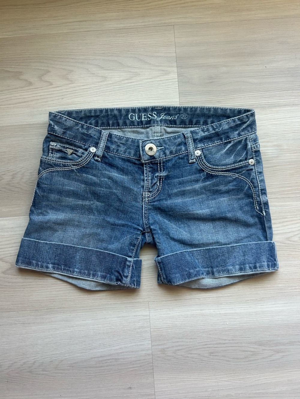 GUESS Jeans Low Rise Cuffed Denim Shorts - Size 27 - Y2K Vibes